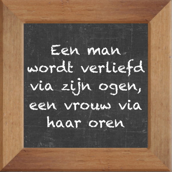Krijtbord spreuktegel over Liefde met spreuk :Een man wordt verliefd via zijn ogen een vrouw via haar oren