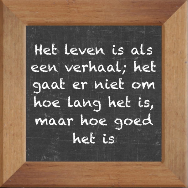 Krijtbord spreuktegel over Levenspreuken met spreuk :Het leven is als een verhaal het gaat er niet om hoe lang het is maar hoe goed het is